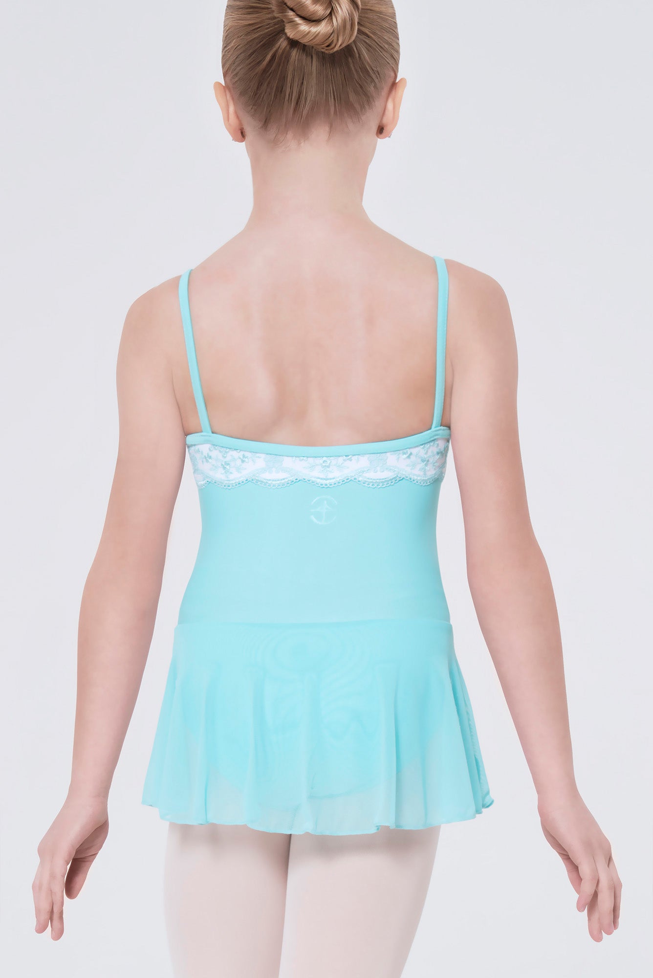 #couleur_pacific / white
