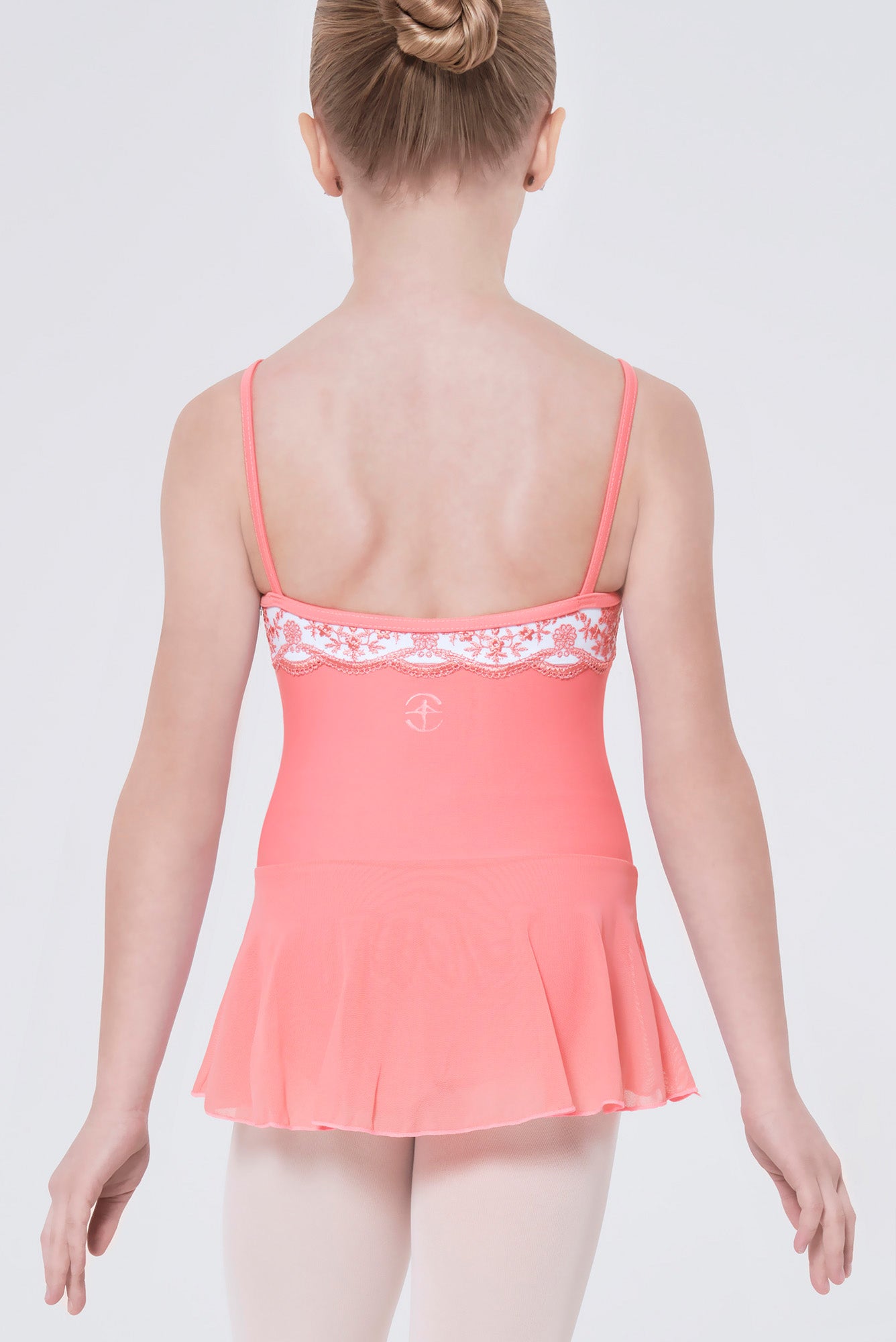 #couleur_coral / white